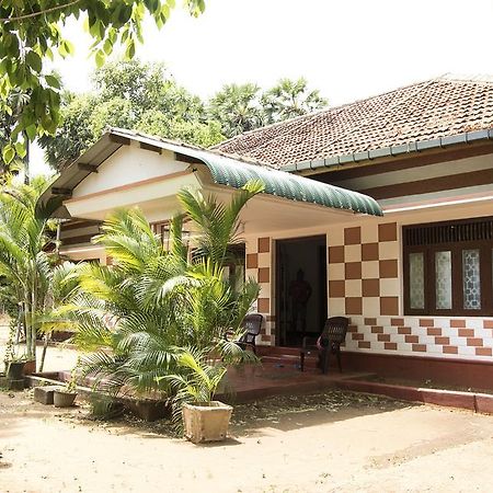Neem Beach House Тринкомалі Екстер'єр фото